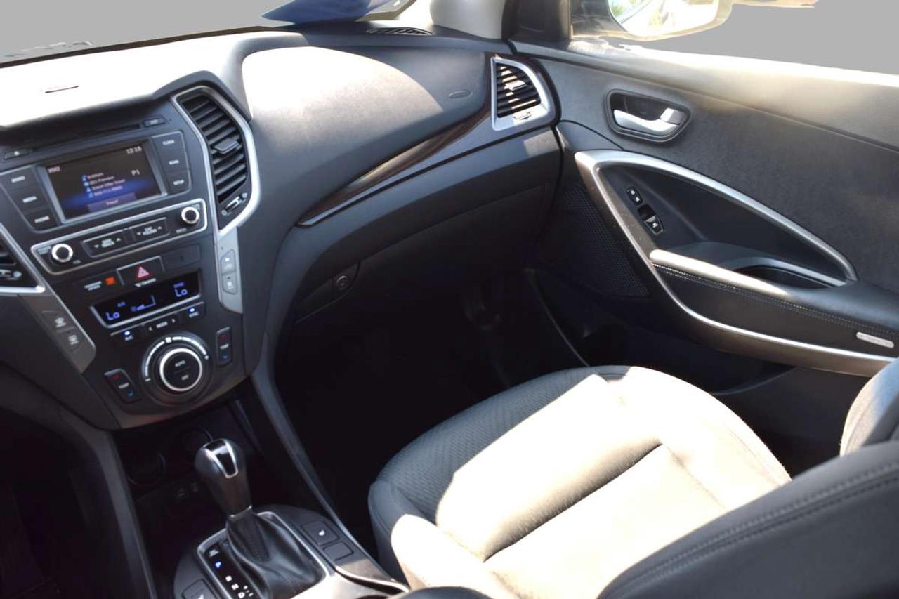 2017 Hyundai Santa Fe Premium AWD 7 PASS Photo