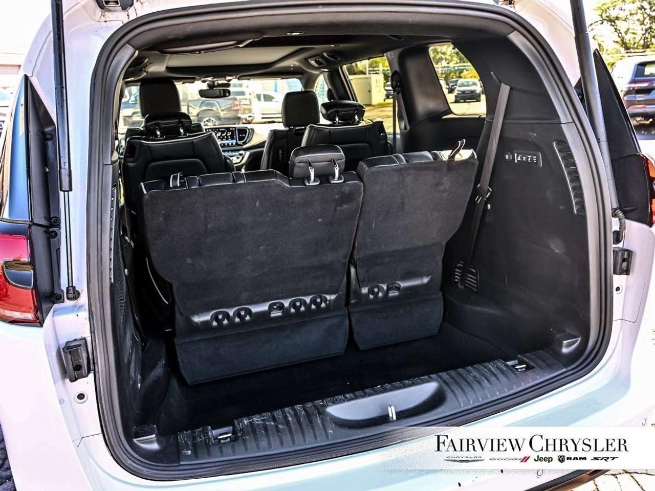 2024 Chrysler Pacifica Limited FWD PANO ROOF   DUAL SCREENS   S PKG   360 CAMERA   CARPLAY   HARMAN/KARDON Photo