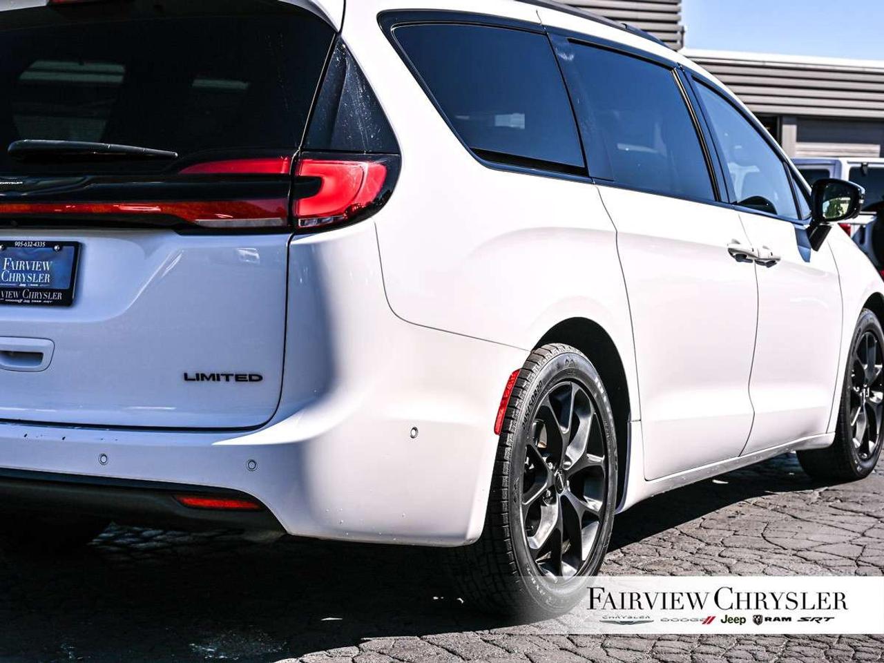 2024 Chrysler Pacifica Limited FWD PANO ROOF   DUAL SCREENS   S PKG   360 CAMERA   CARPLAY   HARMAN/KARDON Photo