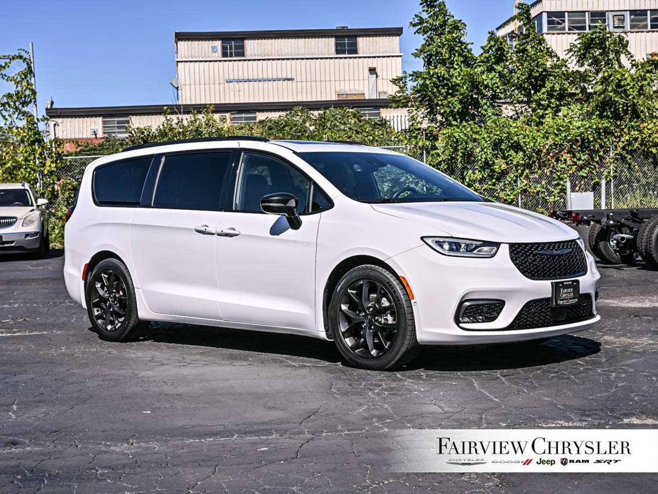 2024 Chrysler Pacifica Limited FWD PANO ROOF   DUAL SCREENS   S PKG   360 CAMERA   CARPLAY   HARMAN/KARDON Photo