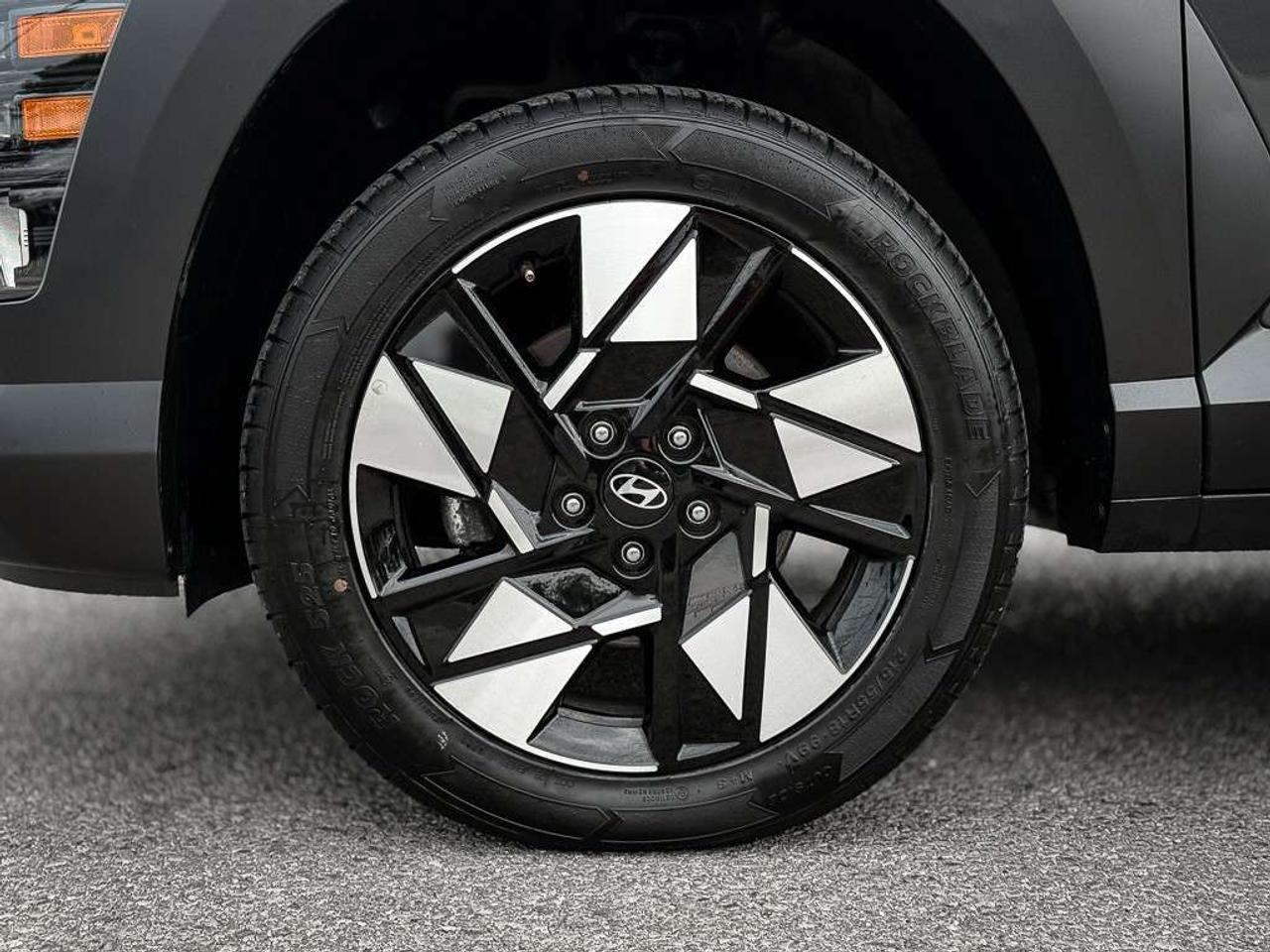 2025 Hyundai KONA 2.0L Preferred w/Trend Package   SUNROOF   HEATED SEATS   BLINDSPOT   ADAPTIVE CRUISE Photo