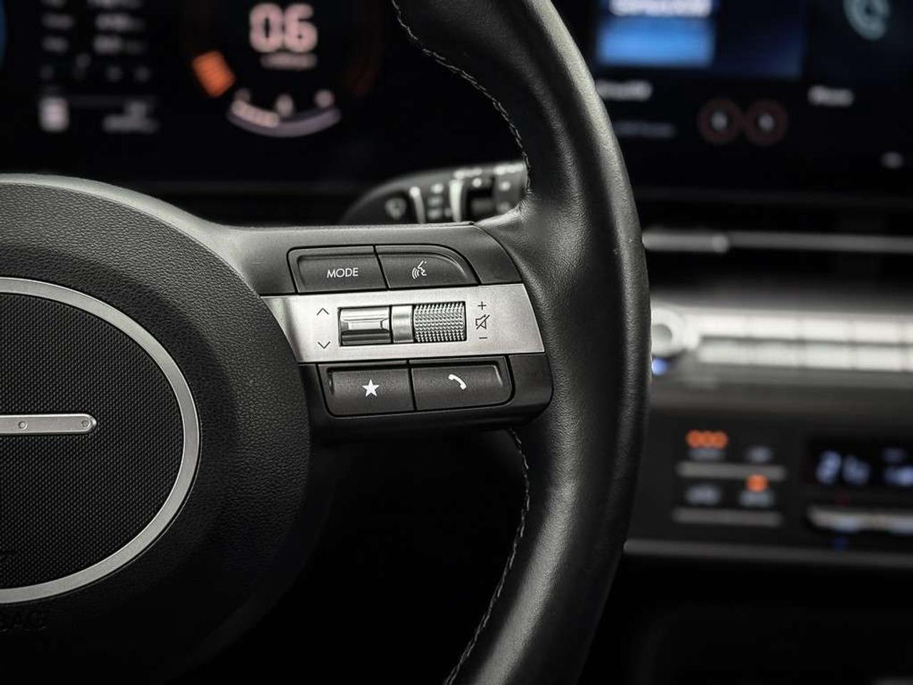 2025 Hyundai KONA 2.0L Preferred w/Trend Package   SUNROOF   HEATED SEATS   BLINDSPOT   ADAPTIVE CRUISE Photo