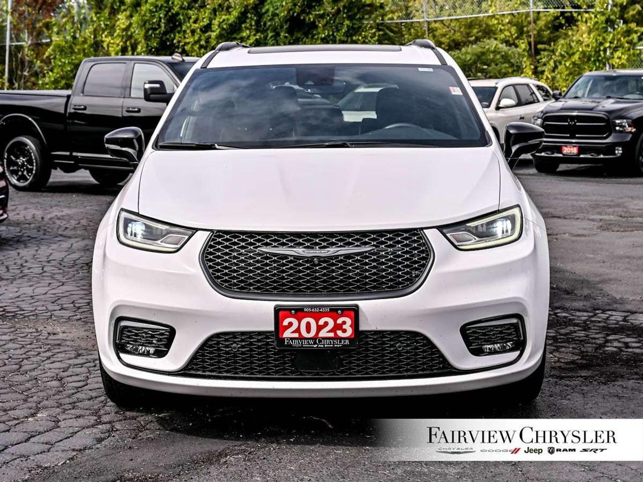 2023 Chrysler Pacifica Limited AWD AWD   PANO ROOF   LEATHER   360 CAMERA   DUAL SCREENS   CARPLAY   S PKG Photo5