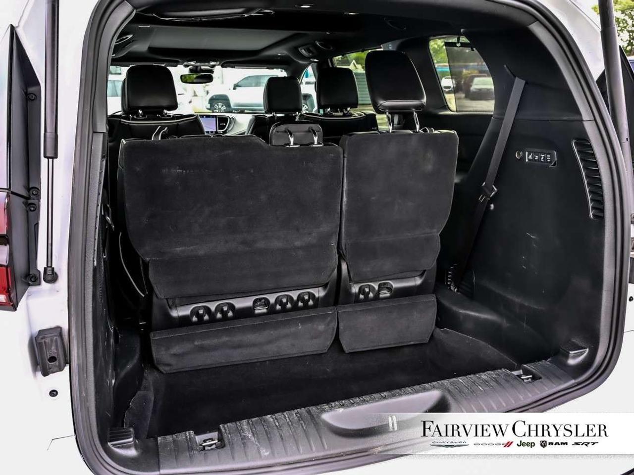 2023 Chrysler Pacifica Limited AWD AWD   PANO ROOF   LEATHER   360 CAMERA   DUAL SCREENS   CARPLAY   S PKG Photo