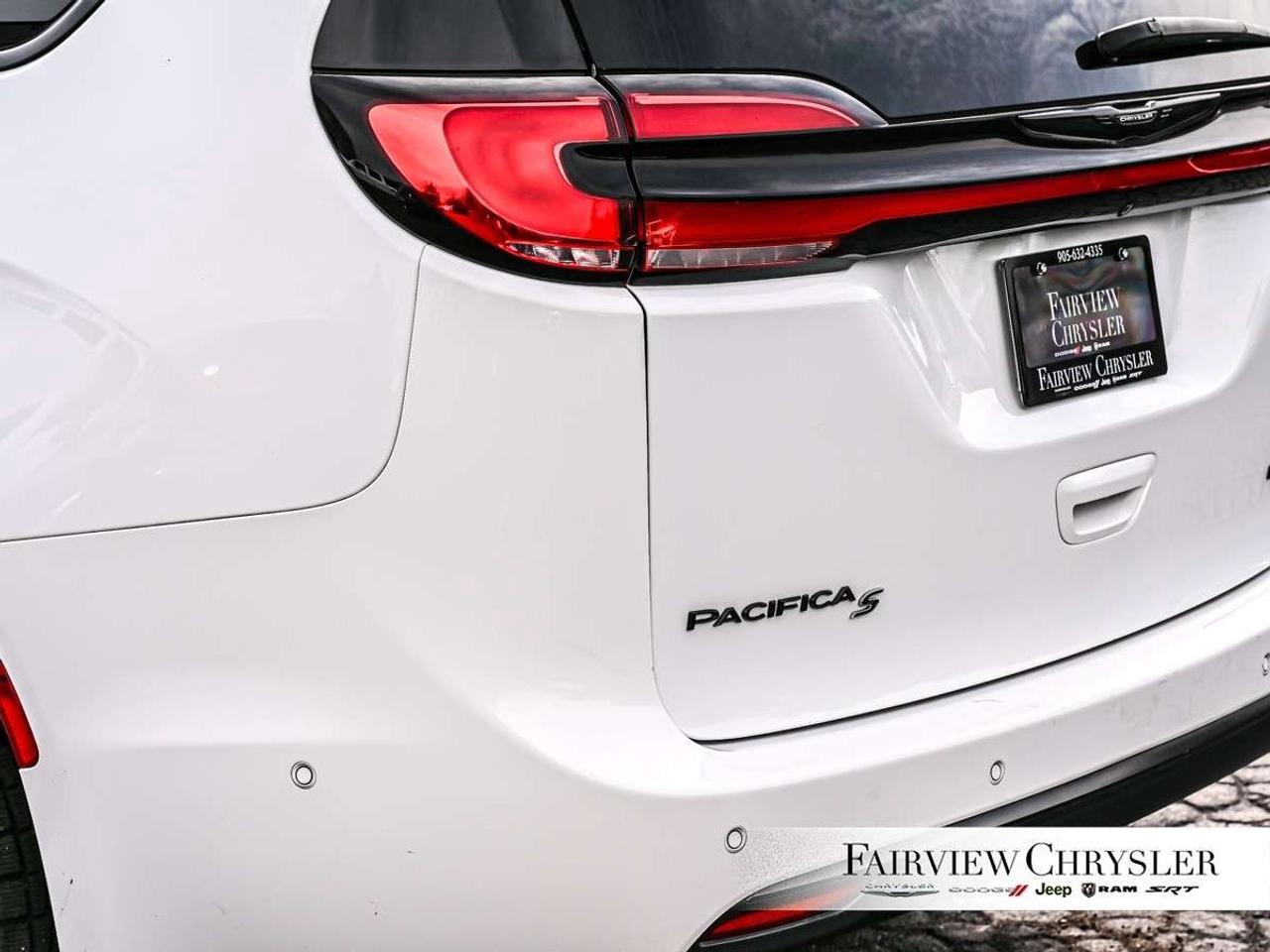 2023 Chrysler Pacifica Limited AWD AWD   PANO ROOF   LEATHER   360 CAMERA   DUAL SCREENS   CARPLAY   S PKG Photo
