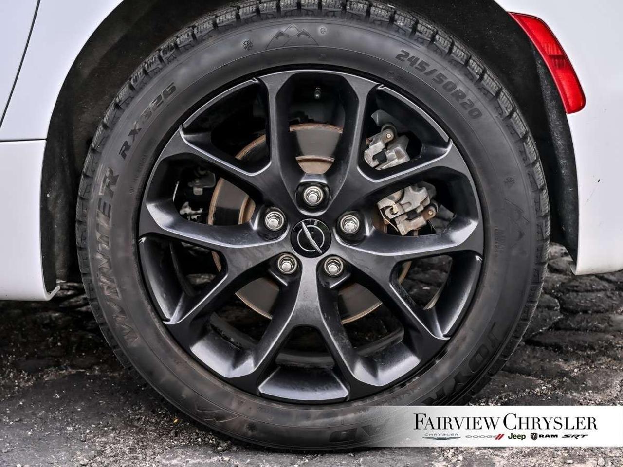 2023 Chrysler Pacifica Limited AWD AWD   PANO ROOF   LEATHER   360 CAMERA   DUAL SCREENS   CARPLAY   S PKG Photo