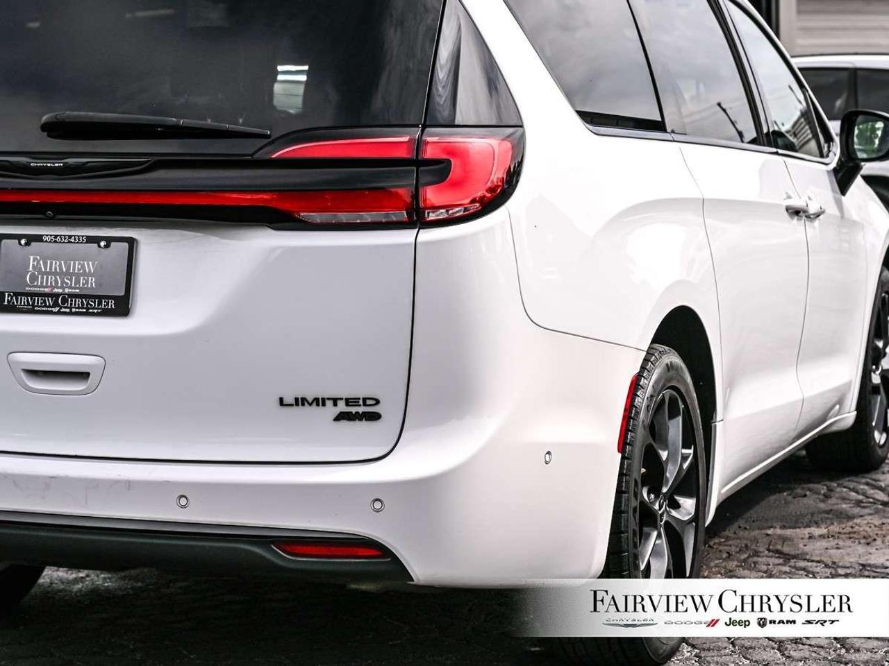 2023 Chrysler Pacifica Limited AWD AWD   PANO ROOF   LEATHER   360 CAMERA   DUAL SCREENS   CARPLAY   S PKG Photo