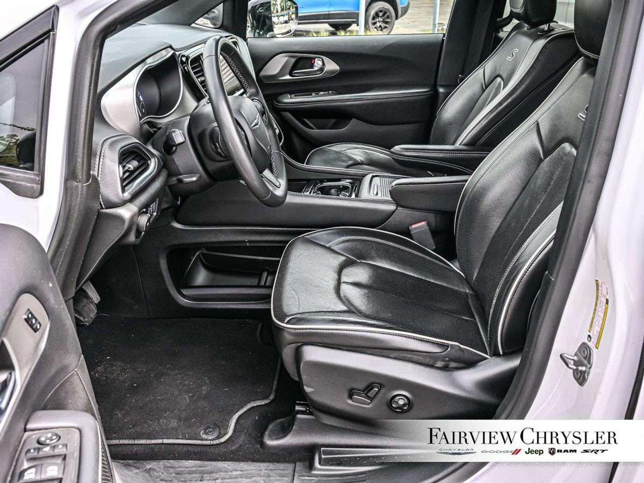 2023 Chrysler Pacifica Limited AWD AWD   PANO ROOF   LEATHER   360 CAMERA   DUAL SCREENS   CARPLAY   S PKG Photo