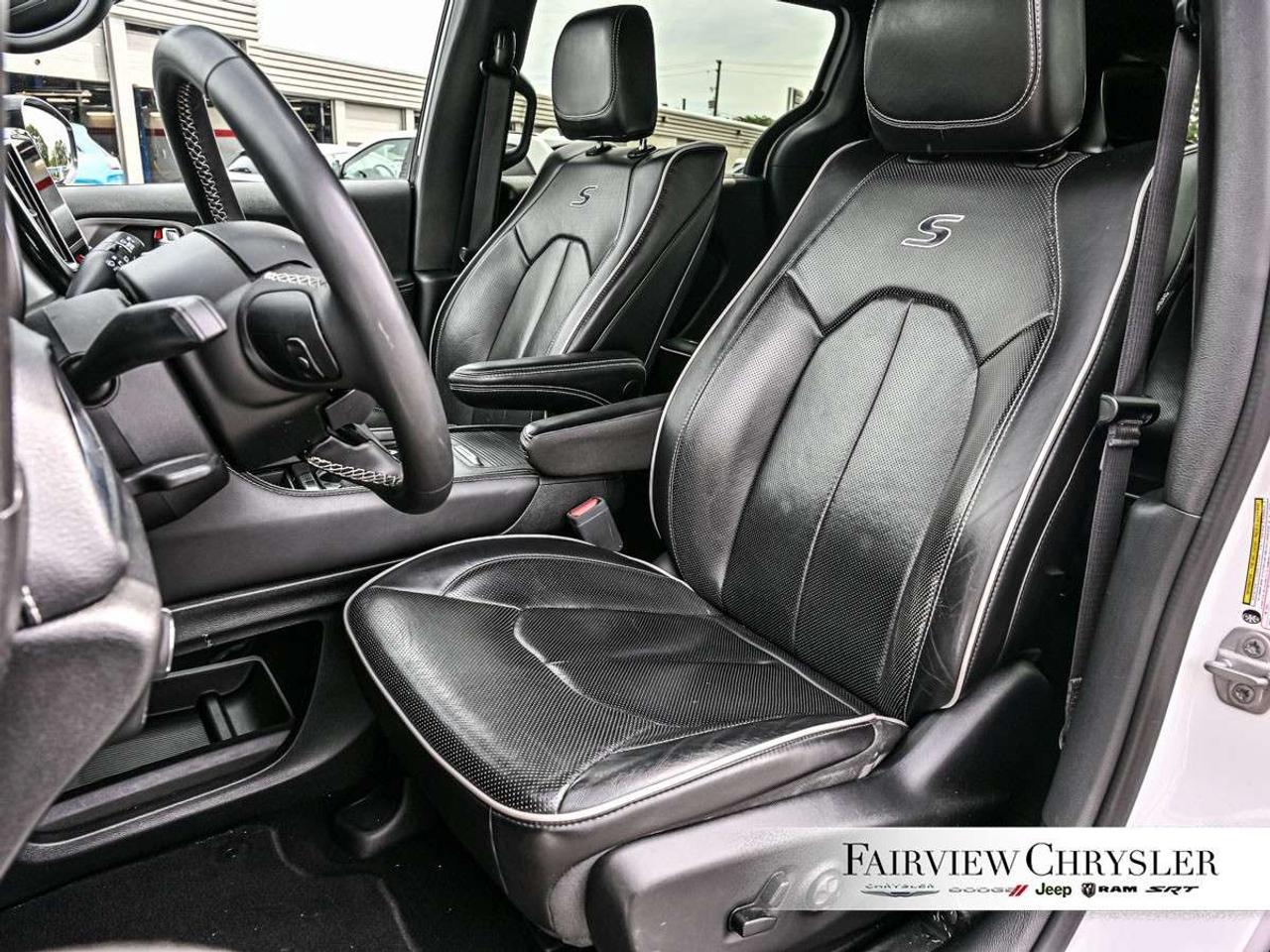 2023 Chrysler Pacifica Limited AWD AWD   PANO ROOF   LEATHER   360 CAMERA   DUAL SCREENS   CARPLAY   S PKG Photo