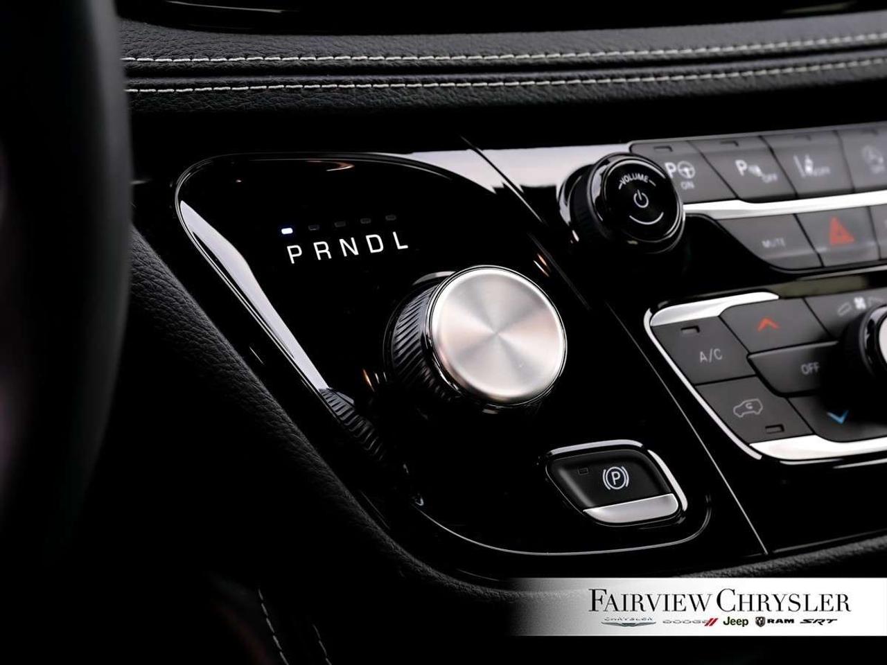 2023 Chrysler Pacifica Limited AWD AWD   PANO ROOF   LEATHER   360 CAMERA   DUAL SCREENS   CARPLAY   S PKG Photo