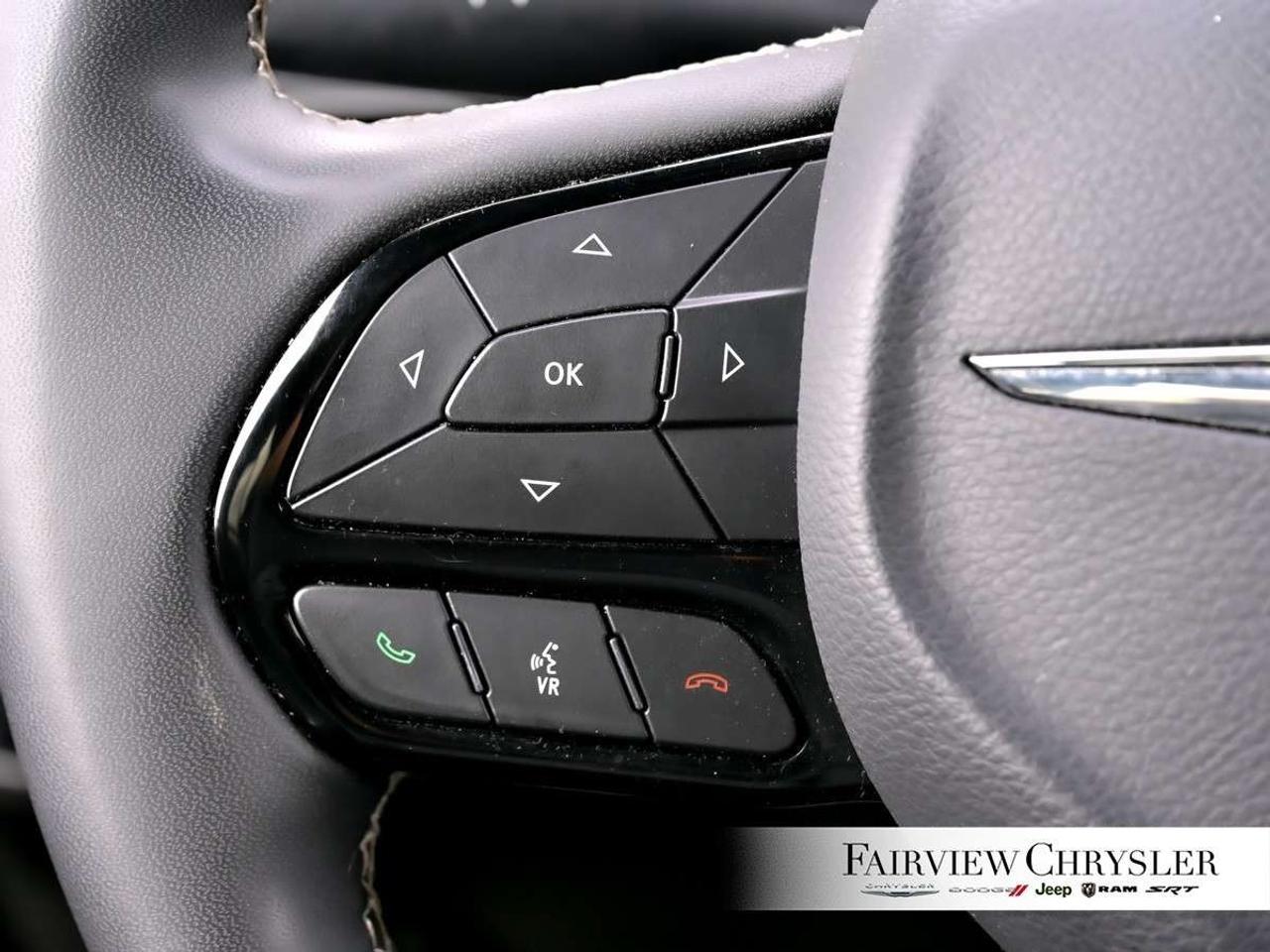 2023 Chrysler Pacifica Limited AWD AWD   PANO ROOF   LEATHER   360 CAMERA   DUAL SCREENS   CARPLAY   S PKG Photo