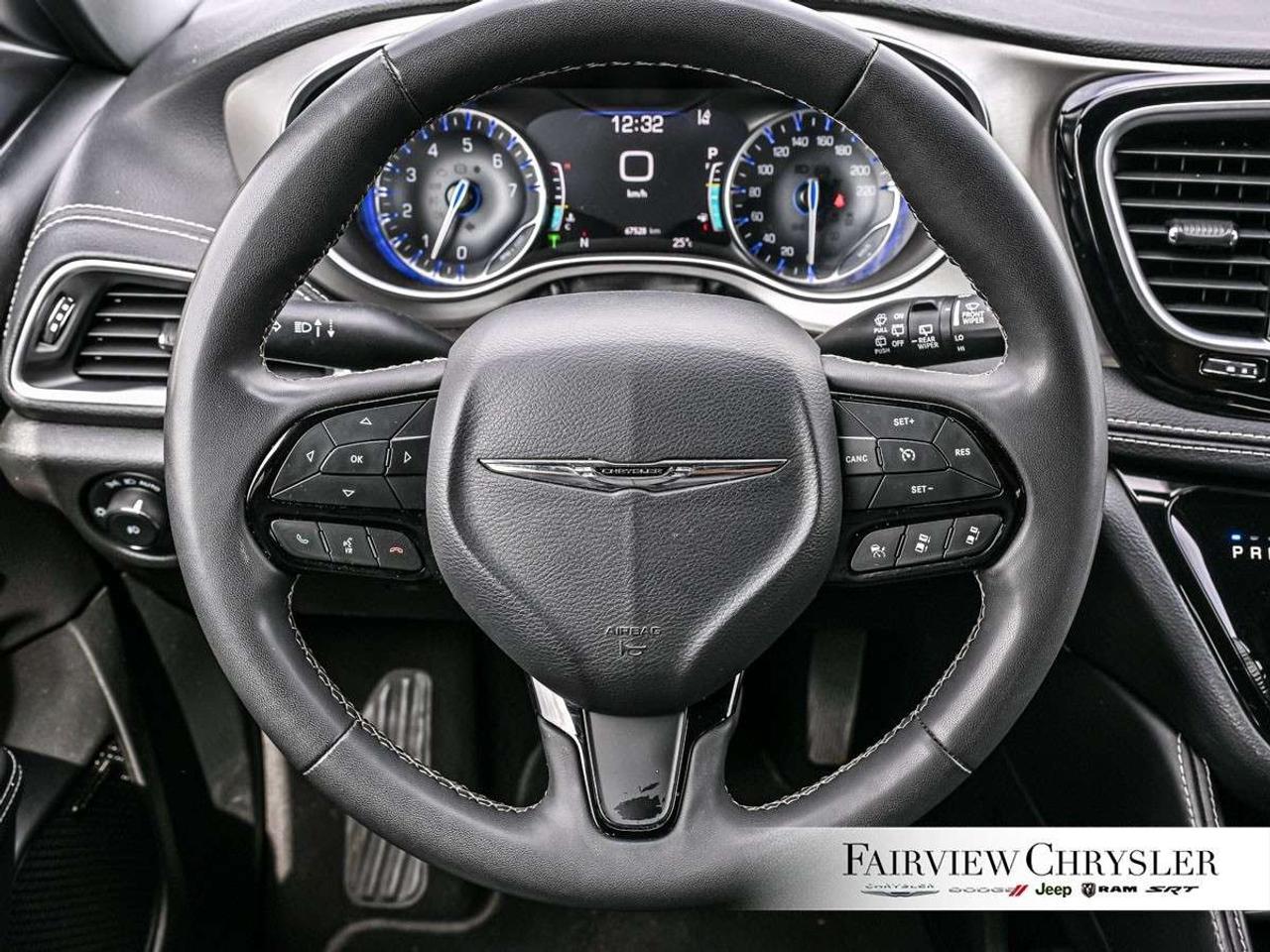 2023 Chrysler Pacifica Limited AWD AWD   PANO ROOF   LEATHER   360 CAMERA   DUAL SCREENS   CARPLAY   S PKG Photo