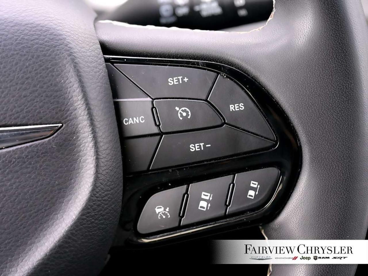 2023 Chrysler Pacifica Limited AWD AWD   PANO ROOF   LEATHER   360 CAMERA   DUAL SCREENS   CARPLAY   S PKG Photo