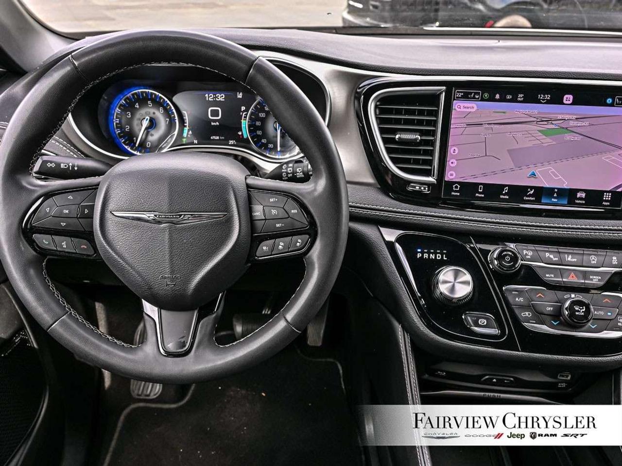 2023 Chrysler Pacifica Limited AWD AWD   PANO ROOF   LEATHER   360 CAMERA   DUAL SCREENS   CARPLAY   S PKG Photo