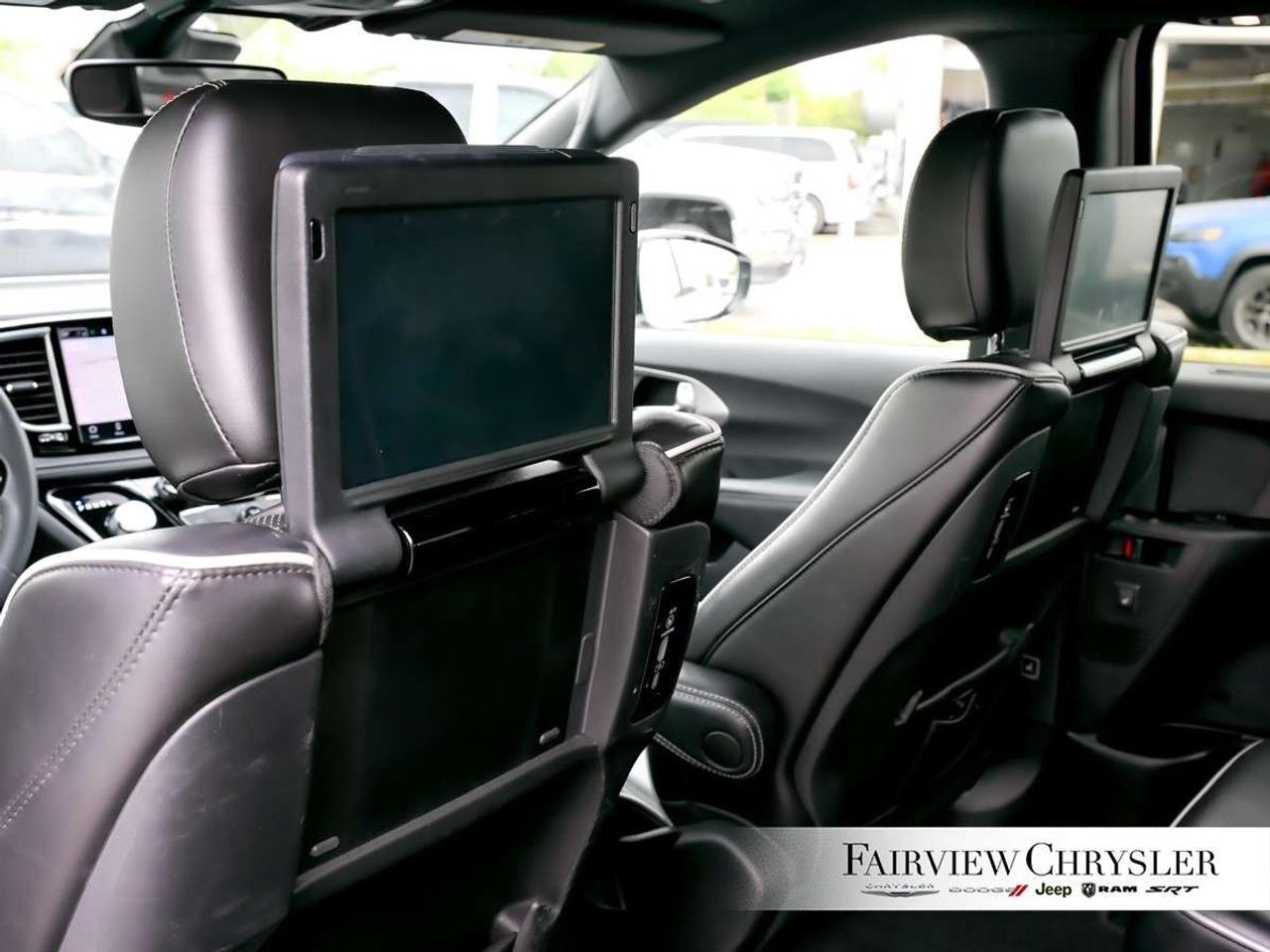 2023 Chrysler Pacifica Limited AWD AWD   PANO ROOF   LEATHER   360 CAMERA   DUAL SCREENS   CARPLAY   S PKG Photo