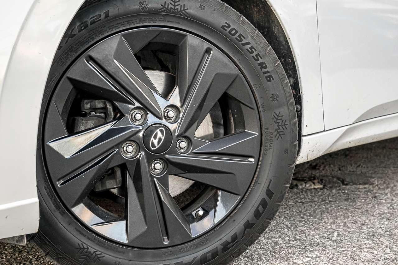 2021 Hyundai Elantra Preferred IVT w/Sun & Tech Package Photo