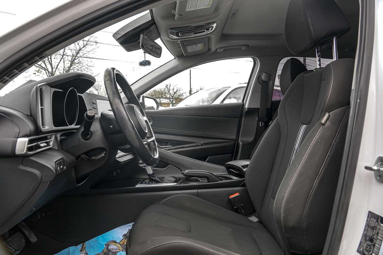 2021 Hyundai Elantra Preferred IVT w/Sun & Tech Package Photo