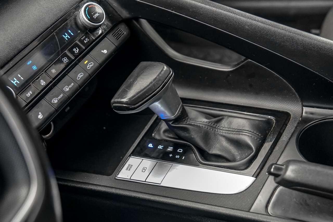 2021 Hyundai Elantra Preferred IVT w/Sun & Tech Package Photo