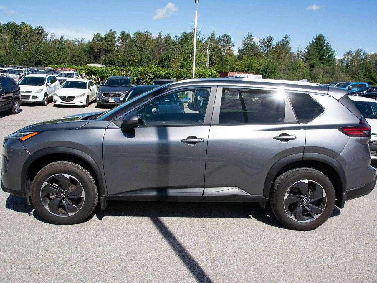 2024 Nissan Rogue SV Photo