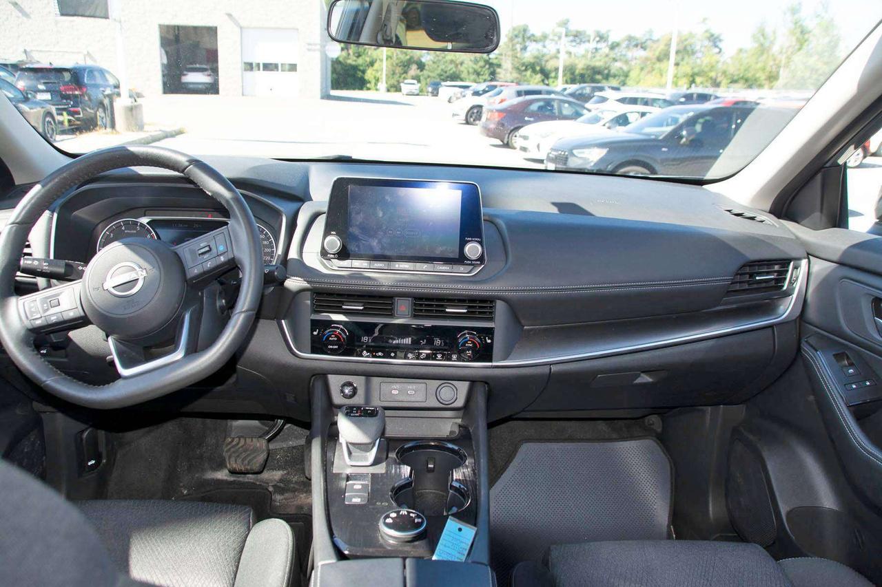 2024 Nissan Rogue SV Photo