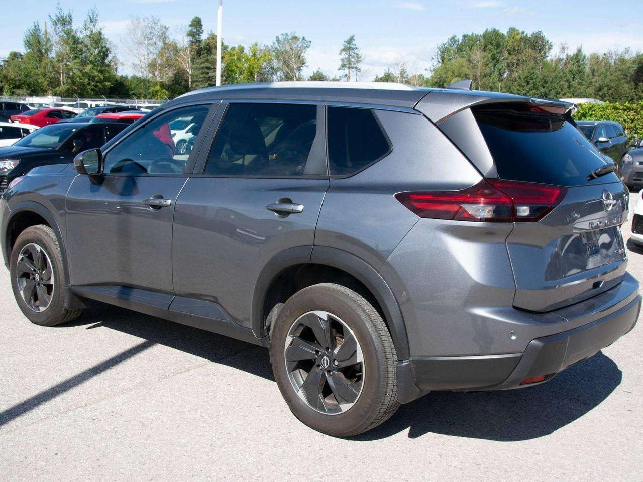 2024 Nissan Rogue SV Photo