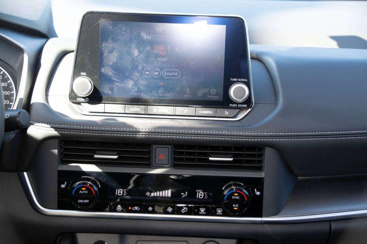 2024 Nissan Rogue SV Photo