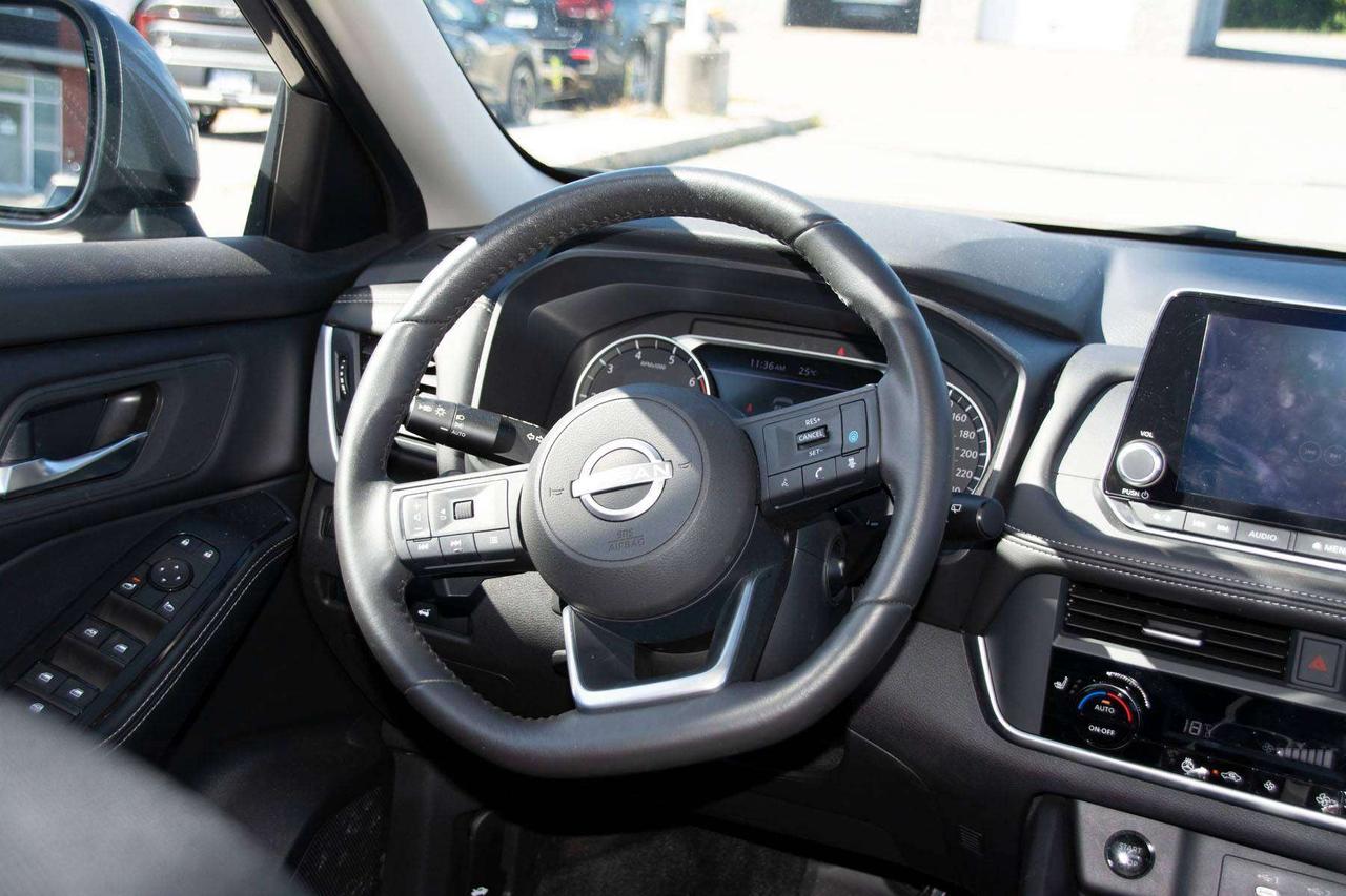 2024 Nissan Rogue SV Photo