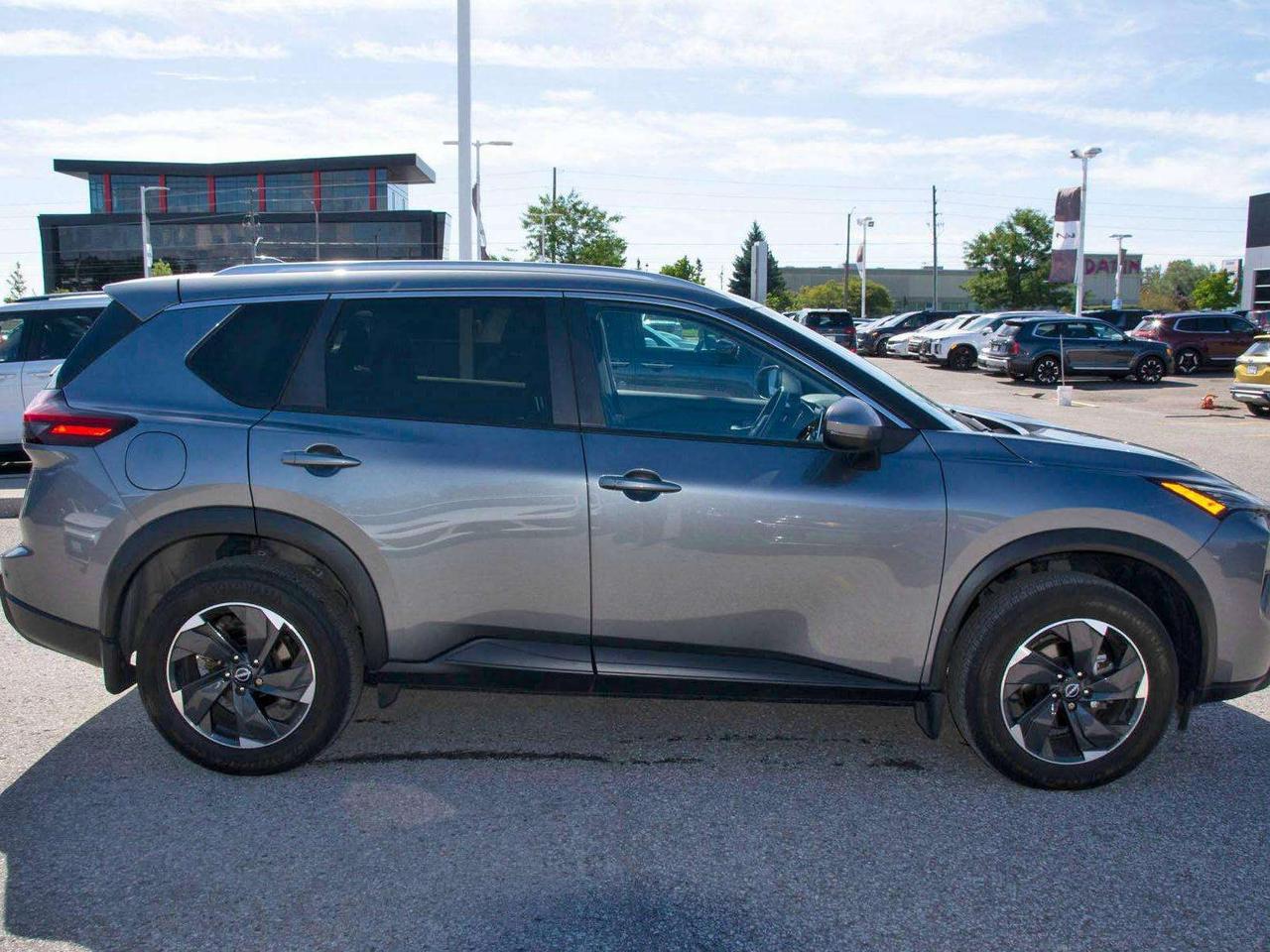 2024 Nissan Rogue SV Photo