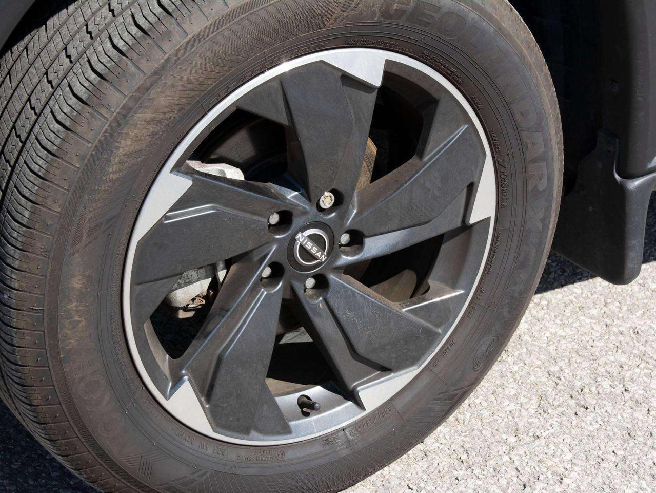 2024 Nissan Rogue SV Photo