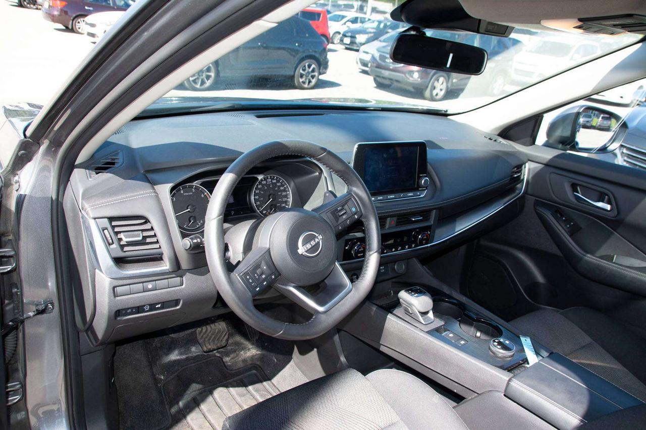 2024 Nissan Rogue SV Photo