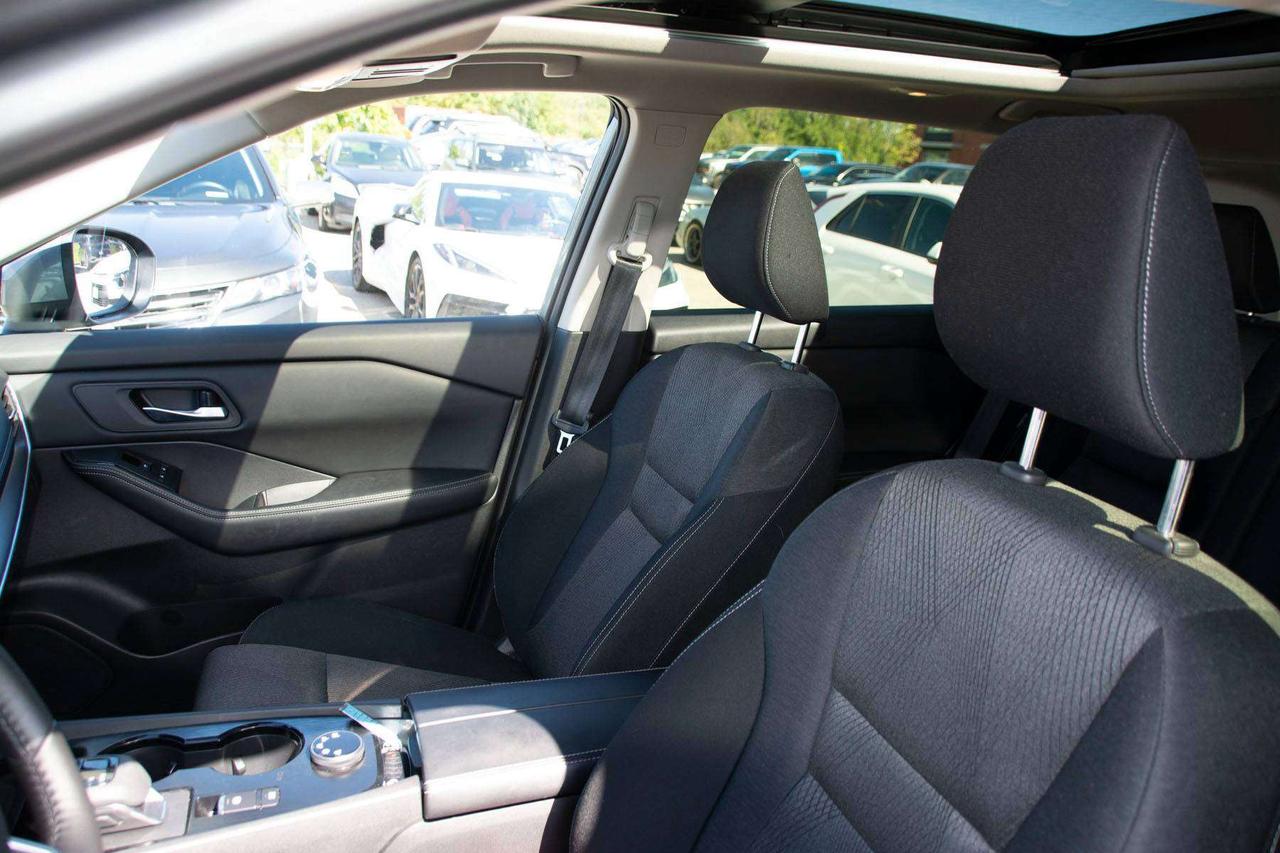 2024 Nissan Rogue SV Photo