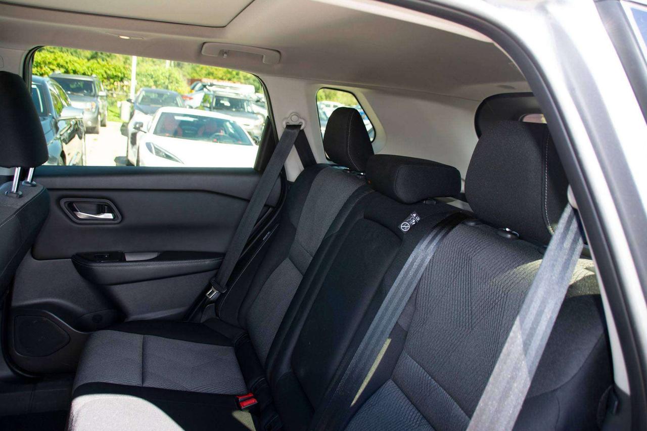 2024 Nissan Rogue SV Photo