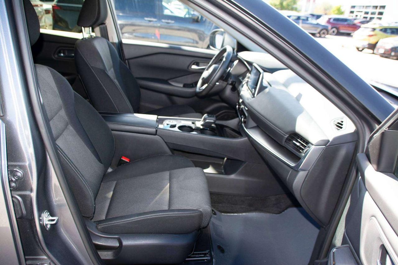 2024 Nissan Rogue SV Photo