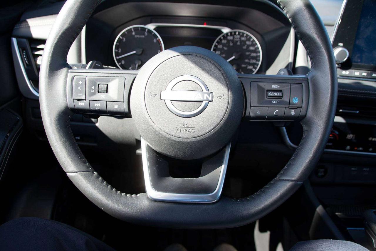 2024 Nissan Rogue SV Photo