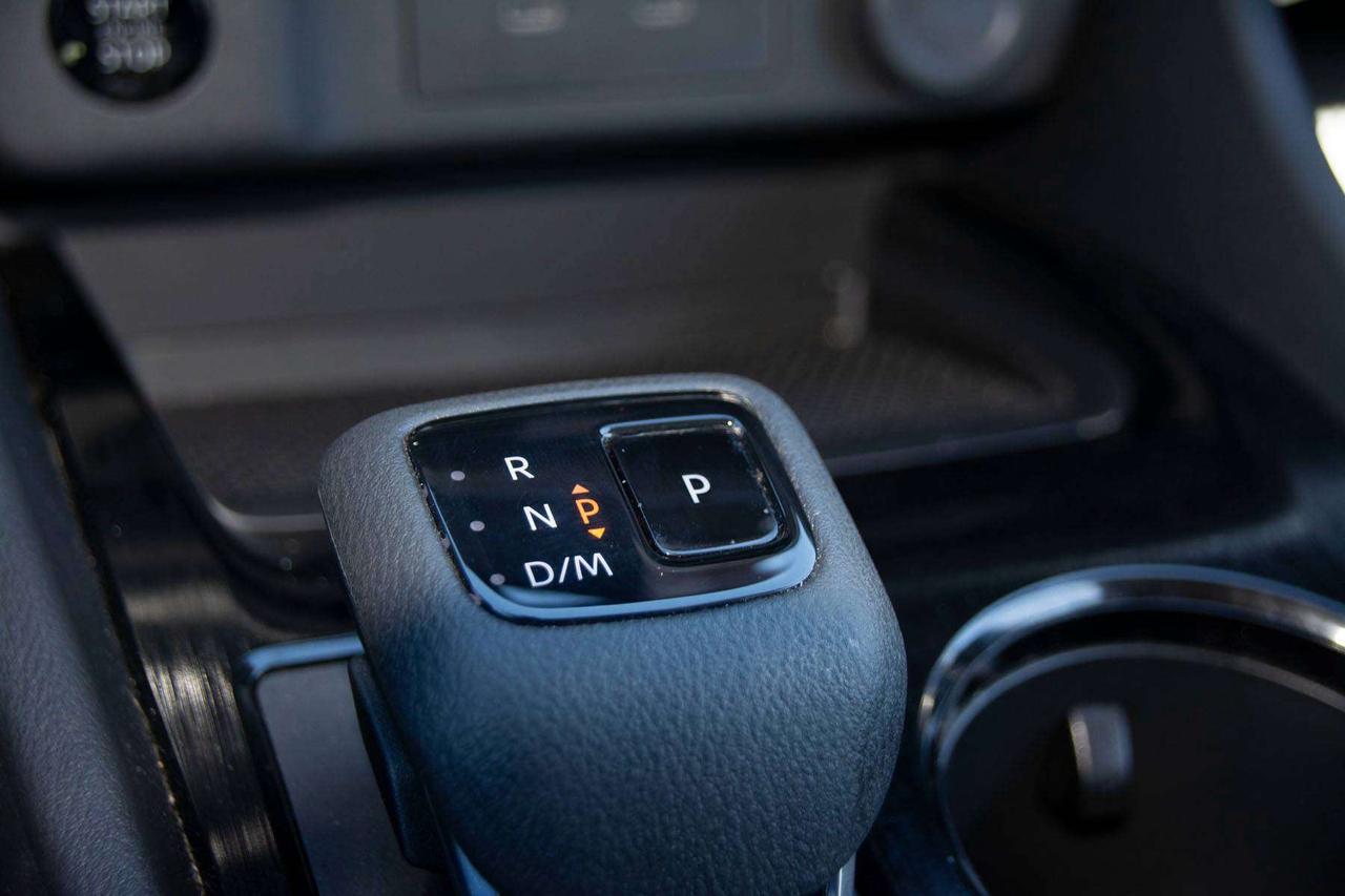 2024 Nissan Rogue SV Photo