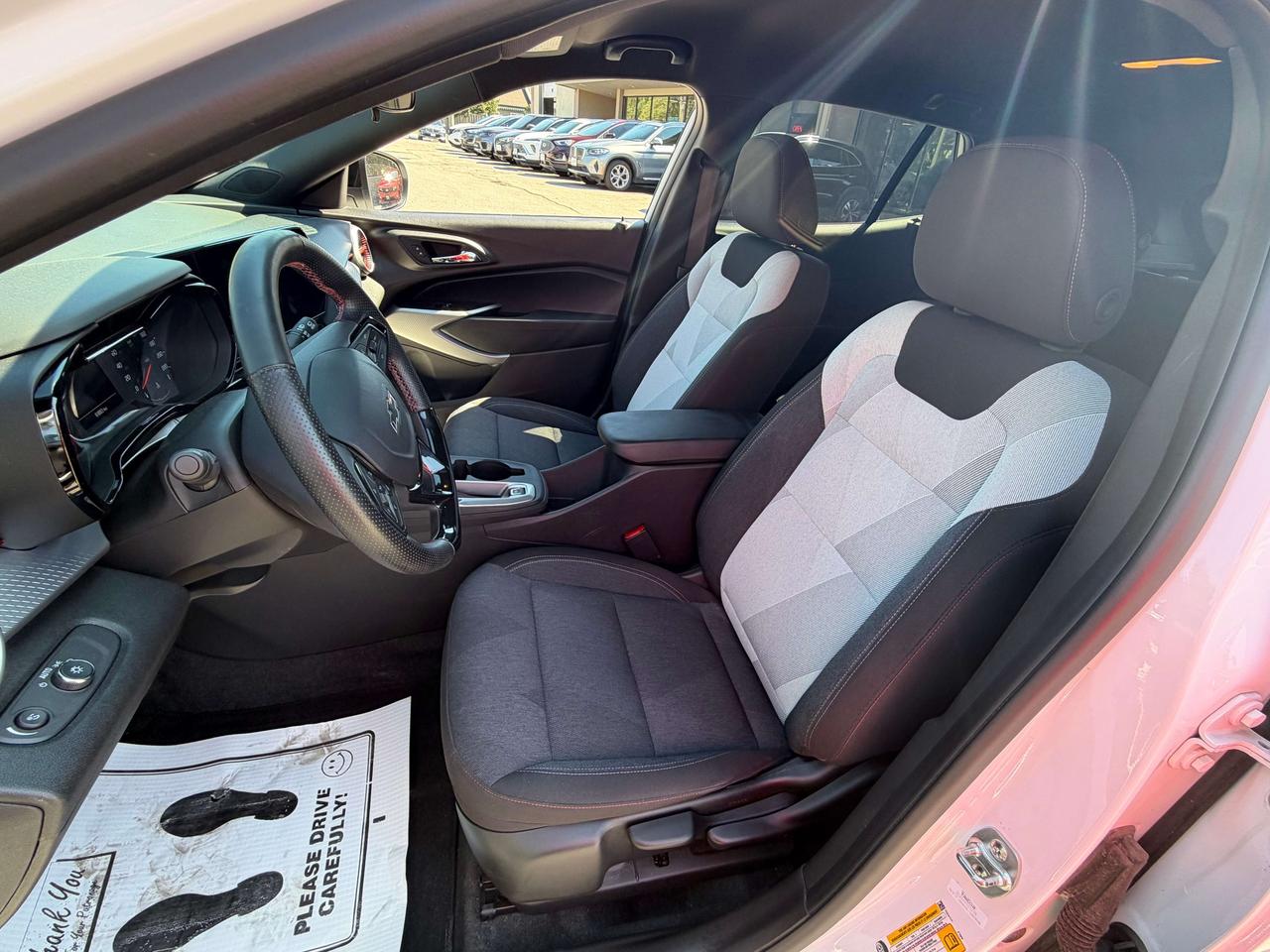 2024 Chevrolet Trax 1RS/HEATED SEATS/BACK UP CAM/CALL PICTON Photo