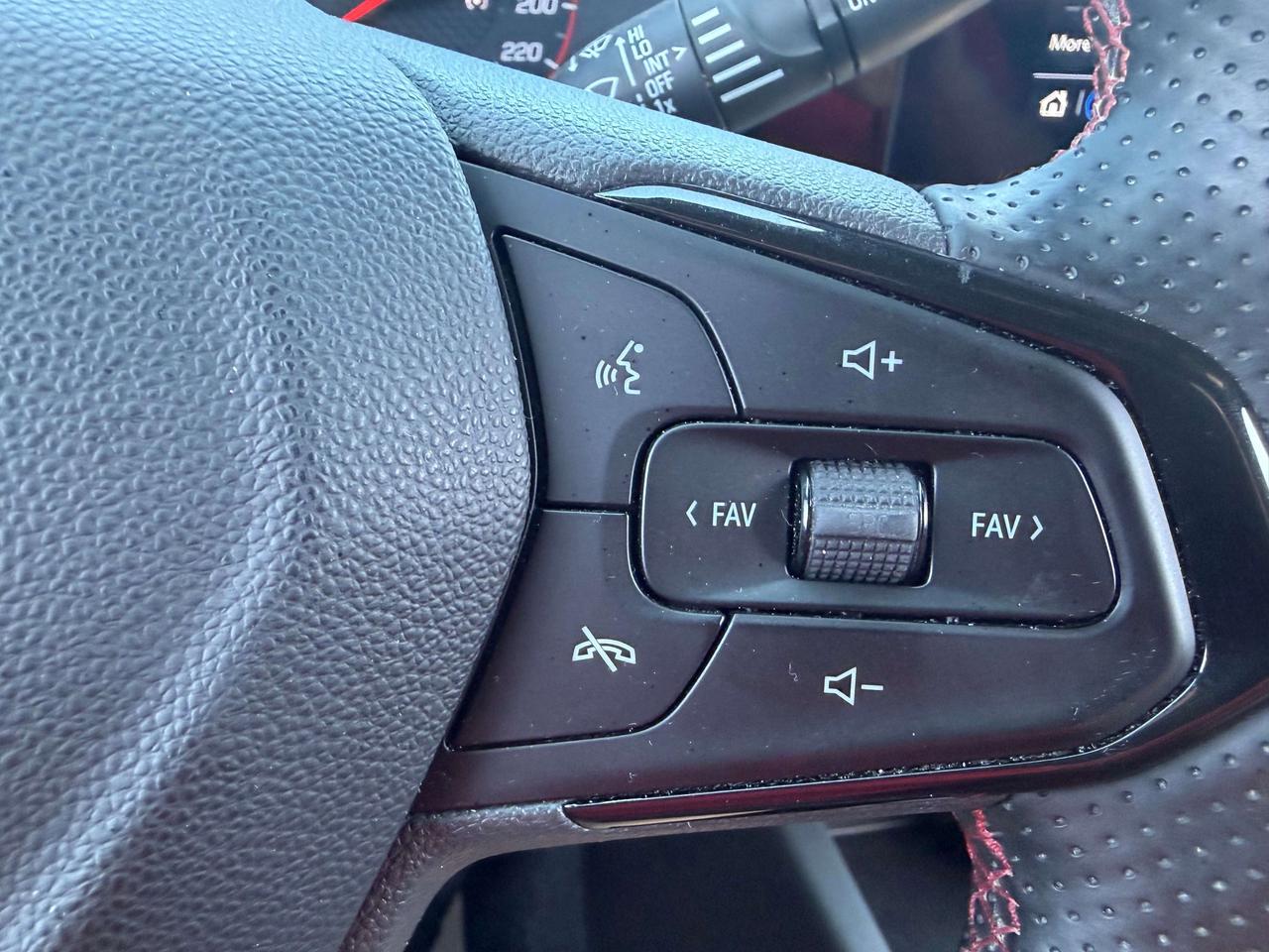 2024 Chevrolet Trax 1RS/HEATED SEATS/BACK UP CAM/CALL PICTON Photo