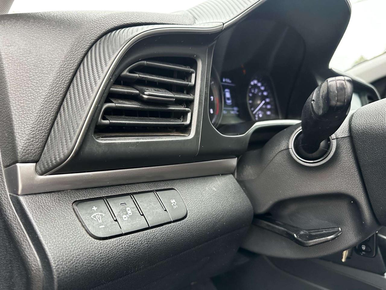 2020 Hyundai Elantra Preferred Photo