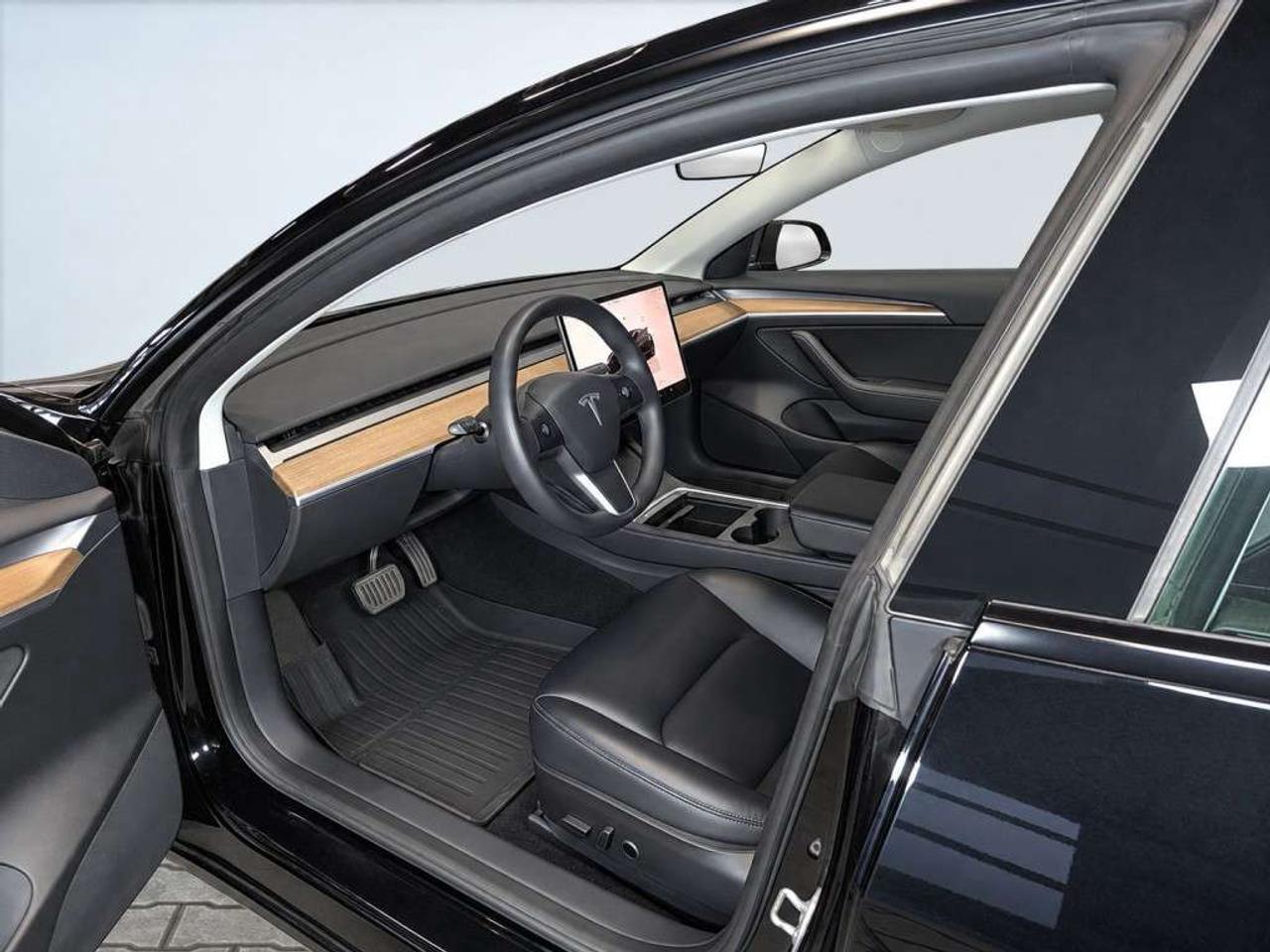 2022 Tesla Model 3 STANDARD RANGE PLUS    Autopilot capable   Glass Roof   Navigation   Premium Interior   Clean CARFAX Photo