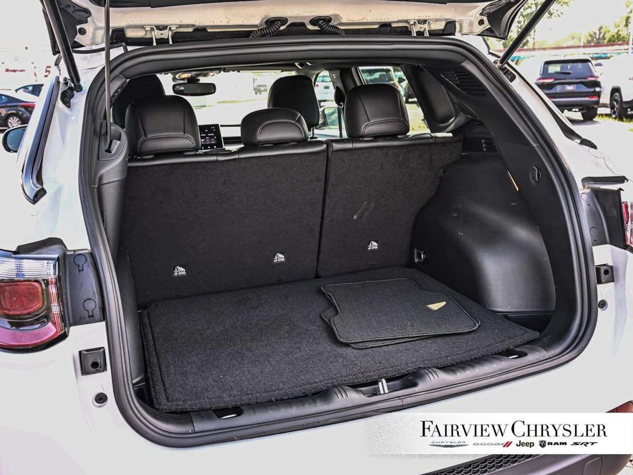 2026 Jeep Compass Limited 4x4 LIMITED ALTITUDE   BLIND SPOT   CARPLAY   ADAPTIVE CRUISE CONTROL   BACK UP CAMERA   UCONNECT 5 Photo