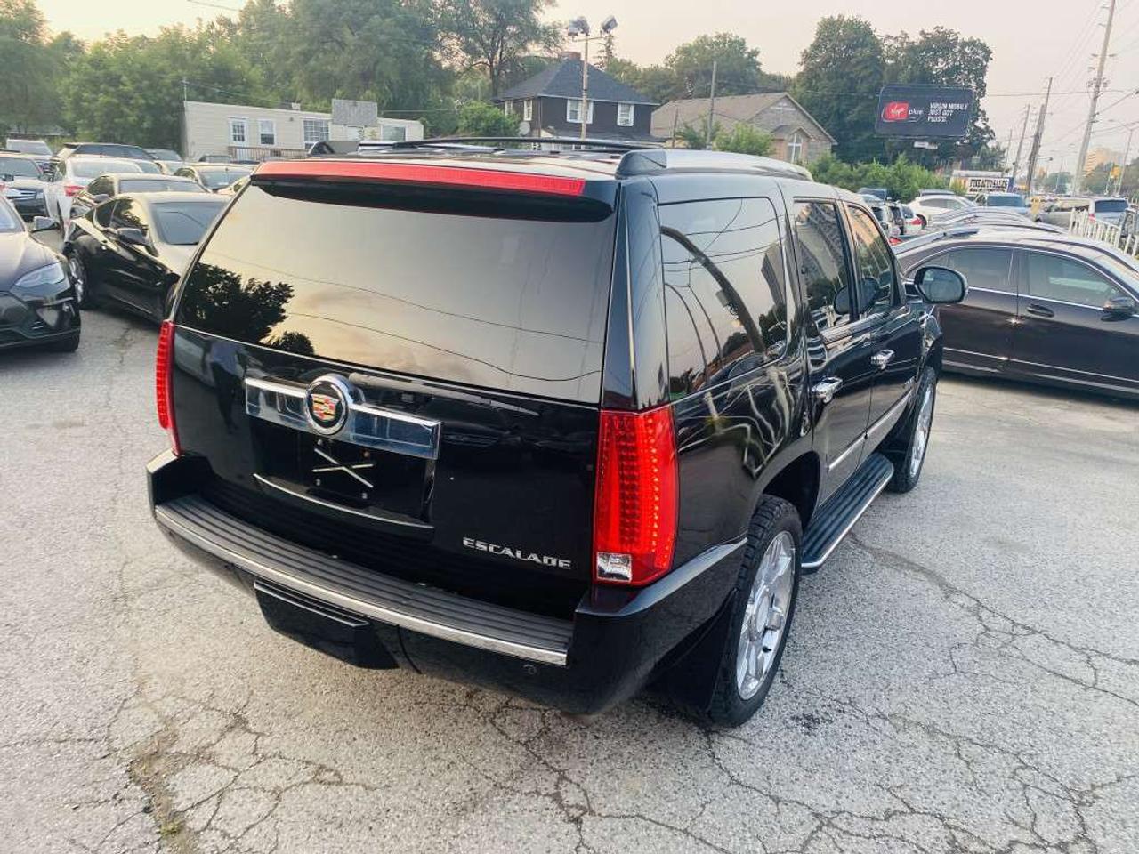 2013 Cadillac Escalade AWD 4dr Base Photo4