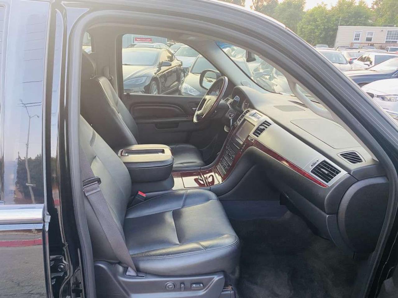 2013 Cadillac Escalade AWD 4dr Base Photo