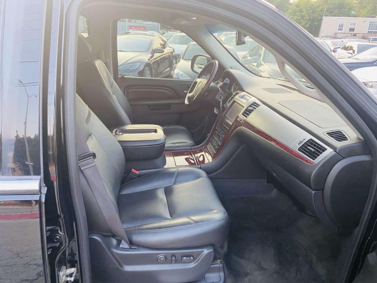 2013 Cadillac Escalade AWD 4dr Base Photo