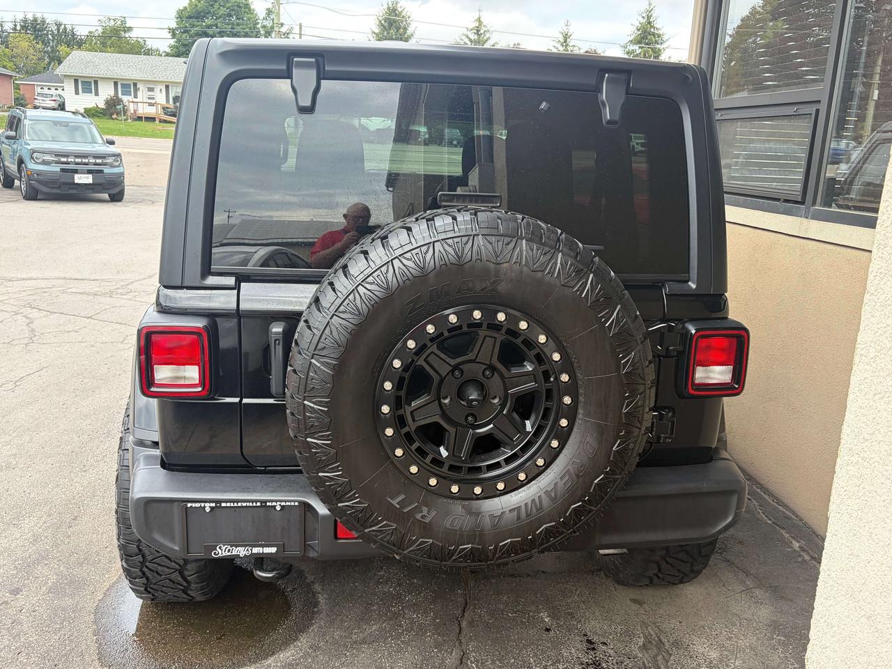 2023 Jeep Wrangler SAHARA/4X4/LEATHER/BACK UP CAM/CALL PICTON Photo