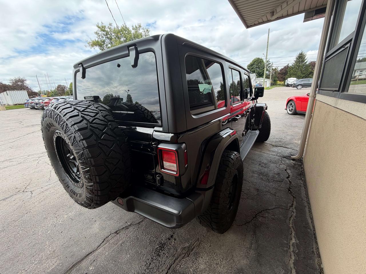 2023 Jeep Wrangler SAHARA/4X4/LEATHER/BACK UP CAM/CALL PICTON Photo