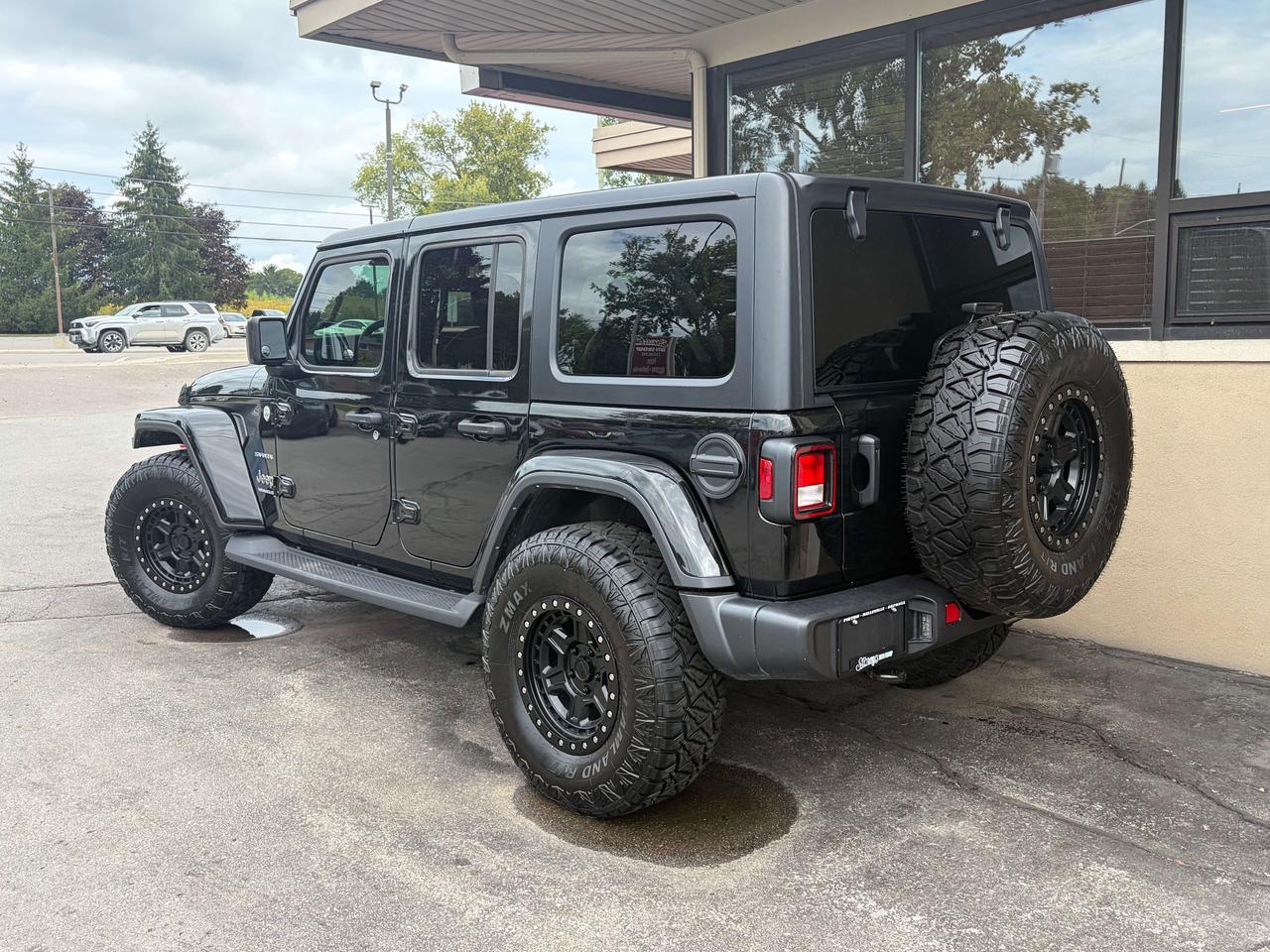 2023 Jeep Wrangler SAHARA/4X4/LEATHER/BACK UP CAM/CALL PICTON Photo