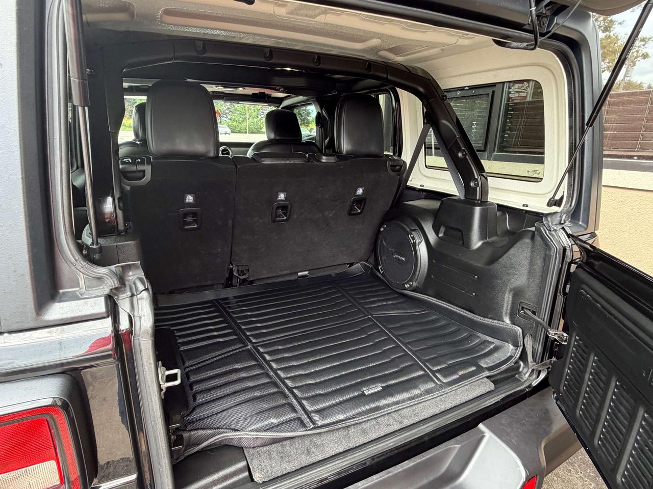 2023 Jeep Wrangler SAHARA/4X4/LEATHER/BACK UP CAM/CALL PICTON Photo