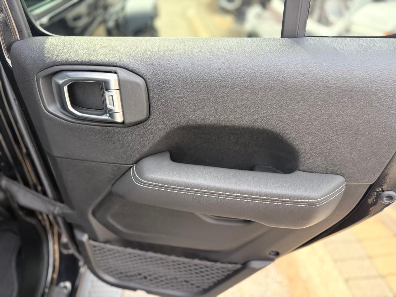 2021 Jeep WRANGLER UNLIMITED Sahara 4dr 4x4 Photo