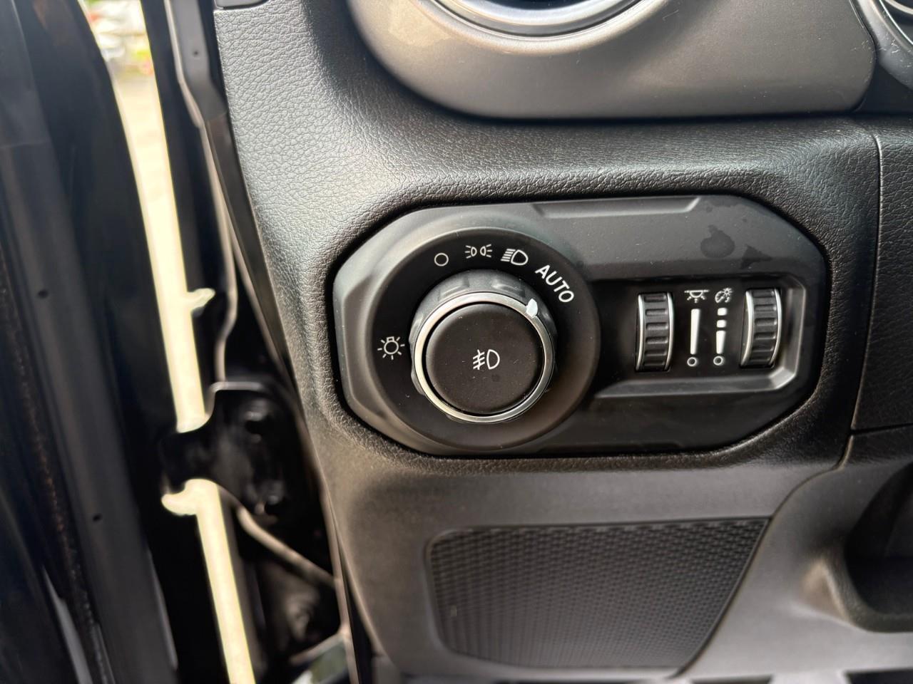 2021 Jeep WRANGLER UNLIMITED Sahara 4dr 4x4 Photo