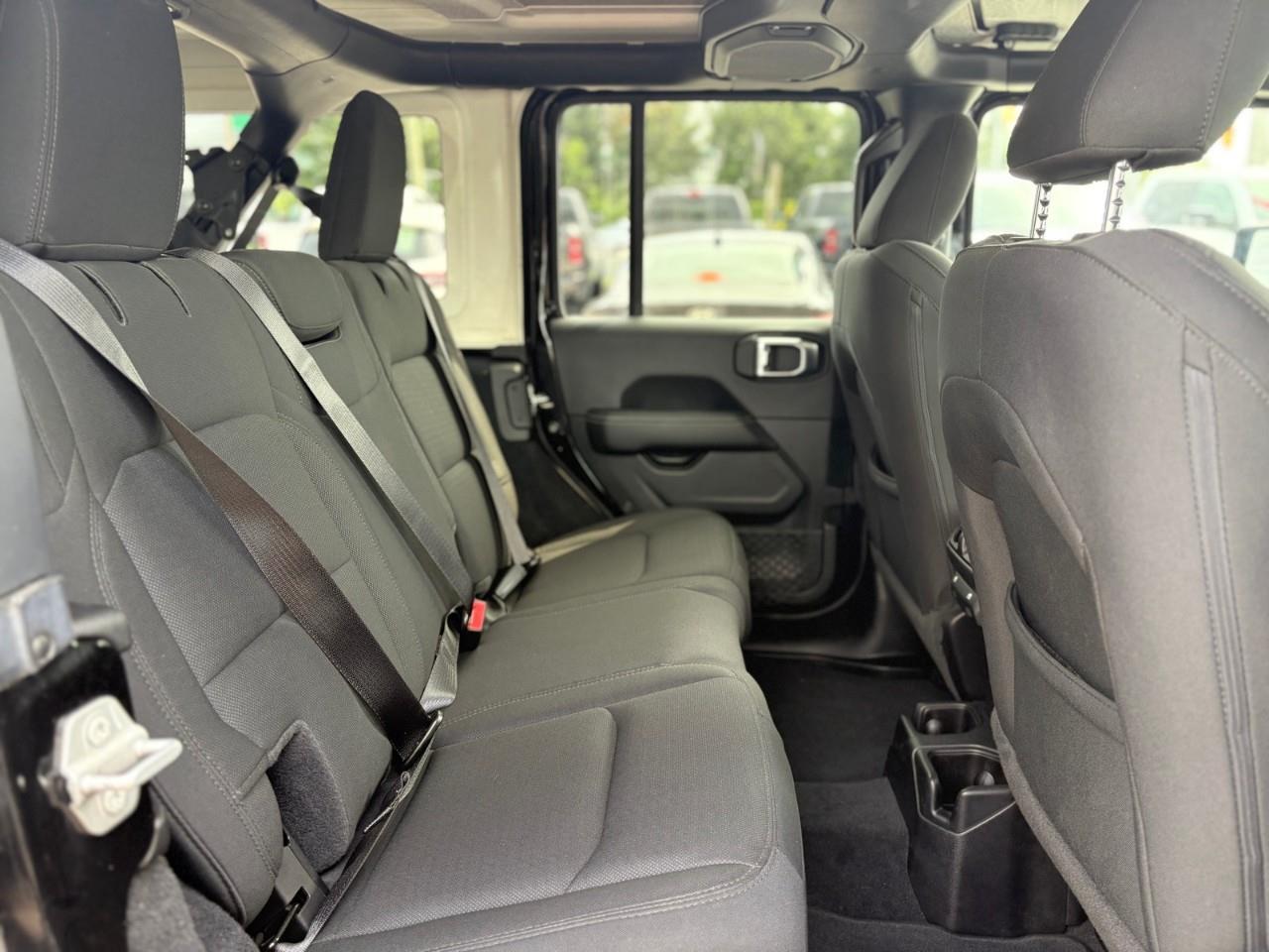 2021 Jeep WRANGLER UNLIMITED Sahara 4dr 4x4 Photo